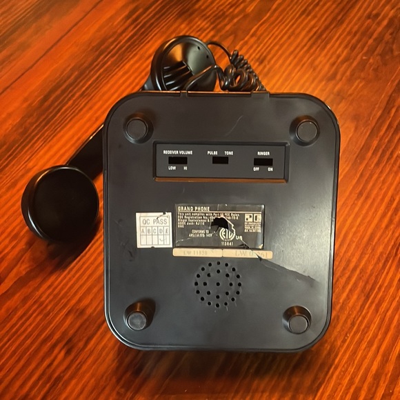 Vintage Rotary-Style Push Button Home Desk Phone - Picture 4 of 5